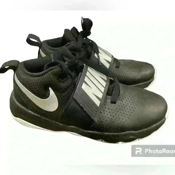 Nike Team Hustle D 8 Youth Size 4.5 Basketball shoes - Picture 1 of 11